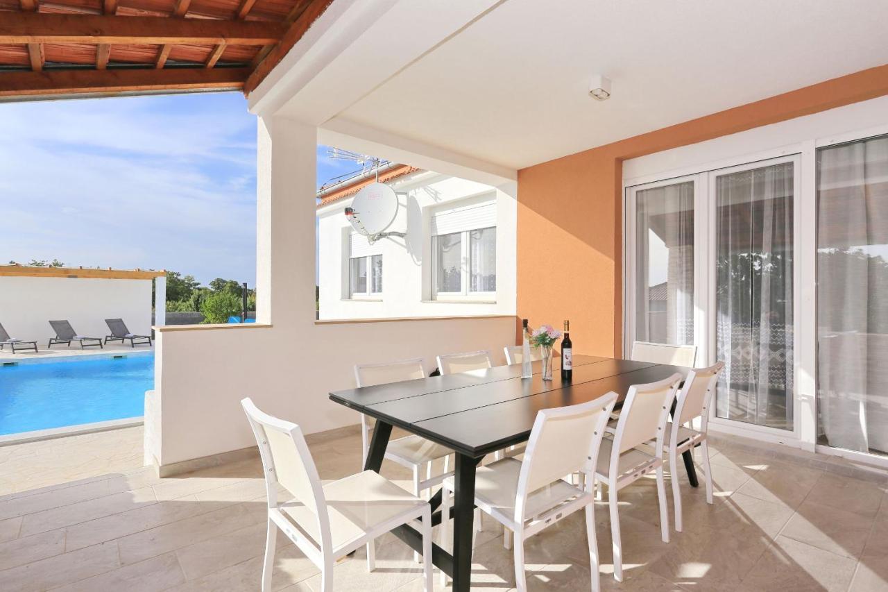 Holidayhouse Alirio With Heated Pool. Vrsi Exterior foto