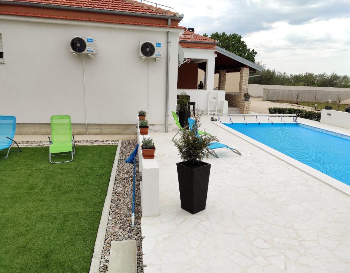 Holidayhouse Alirio With Heated Pool. Vrsi Exterior foto